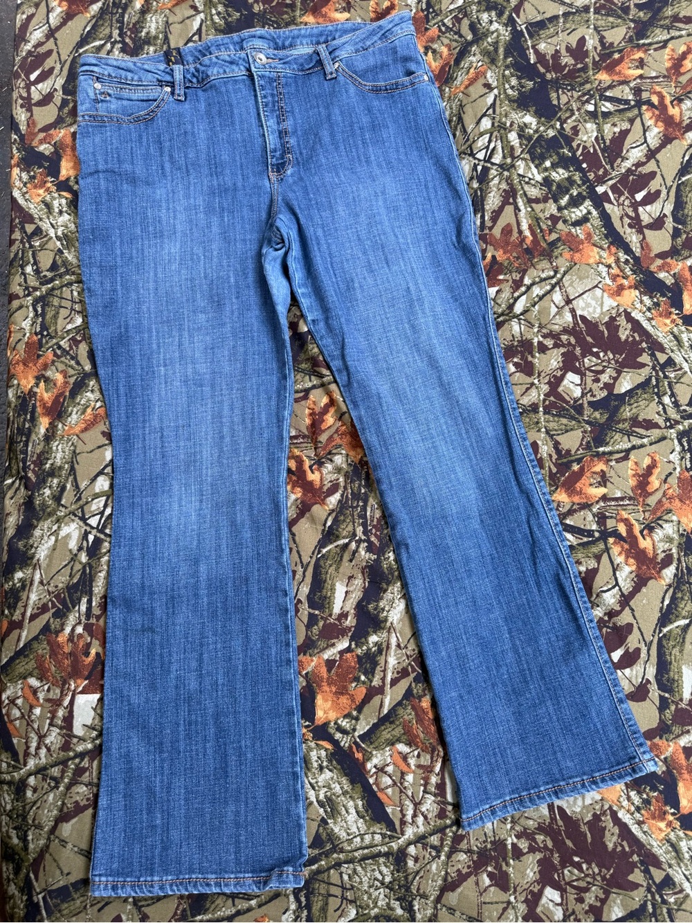 Wrangler Aura Instantly Slimming Bootcut Jeans WUT74BL Mid Wash Size 16 AVG